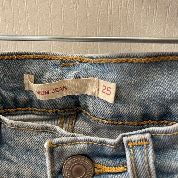 Levi’s Mom Jeans - Picture 3 of 5